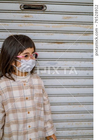 Girls falling Girls falling 76528912