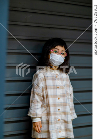 女孩掉下來 76528913