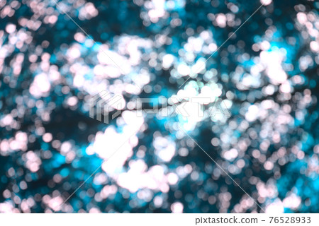 Bokeh of turquoise color of fresh green trees, leaves in park with sunlight. Beautiful blurry circular natural abstract texture background. Bokeh of turquoise color of fresh green trees, leaves in park with sunlight. Beautiful blurry circular natural abstract texture background. 76528933