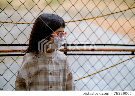 女孩掉下來 女孩掉下來 76529005