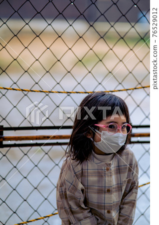 女孩掉下來 女孩掉下來 76529012