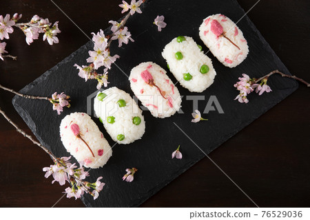 鹽漬櫻花青豆春飯糰 76529036