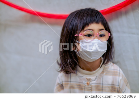 Girls falling Girls falling 76529069