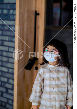 女孩掉下來 76529071