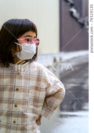 Girls falling 76529130