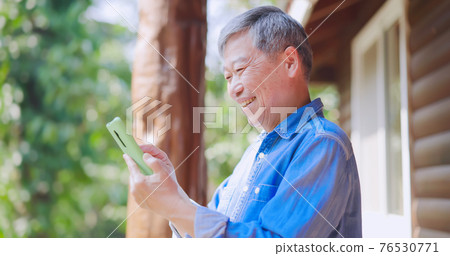 asian retired man use smartphone asian retired man use smartphone 76530771