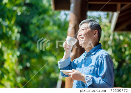 asian retired man enjoy travel asian retired man enjoy travel 76530772