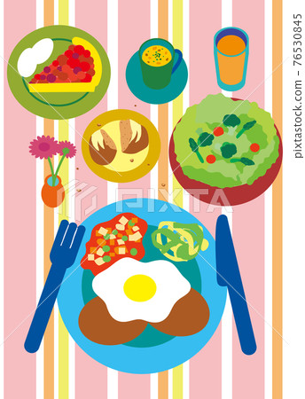 桌上的沙拉、湯、麵包、漢堡牛排、橙汁、餡餅和鮮花 76530845