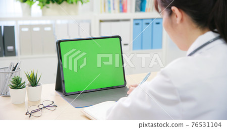 telemedicine concept - doctor part 76531104