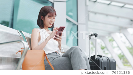 businesswoman use smart phone 76531386