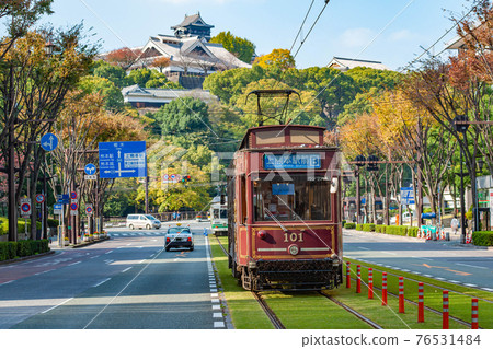 熊本市電車道和熊本城 76531484
