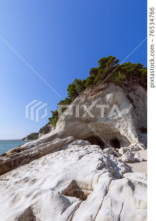 View of the caves (Grotta Urbani) on Urbani beach in Sirolo, Italy (Vertical photo) 76534766