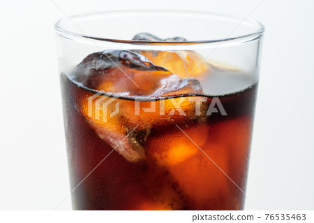 Up of iced coffee with large ice 76535463