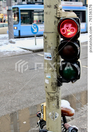 Bicycle traffic light in downtown Munich 76536376