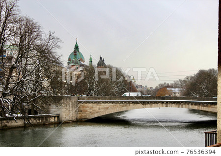 慕尼黑、伊薩爾河、路德維希橋和聖盧克教堂 慕尼黑、伊薩爾河、路德維希橋和聖盧克教堂 76536394
