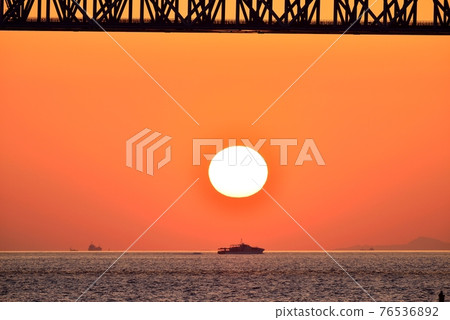 Sunset at Akashi Kaikyo Bridge Sunset at Akashi Kaikyo Bridge 76536892