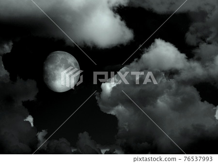The moon in the night sky 76537993