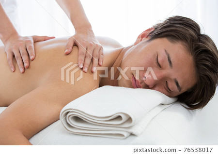 背部按摩 背部按摩 76538017