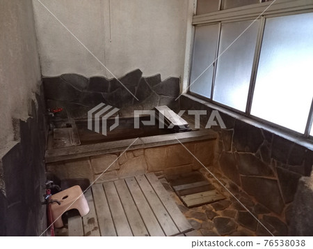 櫪木縣矢板市只有四驅車才能到達的秘密溫泉“赤瀧礦泉”的浴室 76538038