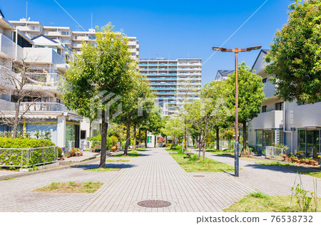 Quiet residential area, fresh green living road Quiet residential area, fresh green living road 76538732