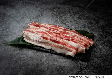 豬肉玫瑰肉切成薄片 76540385