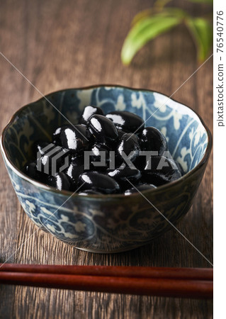 Boiled black beans with black soybeans Boiled black beans with black soybeans 76540776