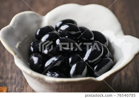 Boiled black beans with black soybeans Boiled black beans with black soybeans 76540785