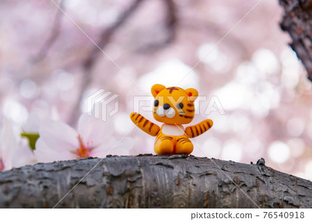 Sakura and tiger 2022 tiger year New Year's card material Sakura and tiger 2022 tiger year New Year's card material 76540918