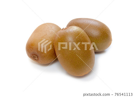 Gold kiwifruit [white background] 76541113