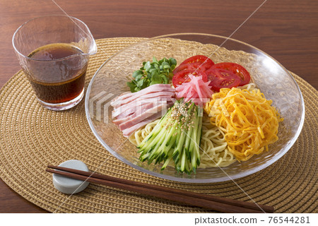 chilled Chinese noodles chilled Chinese noodles 76544281