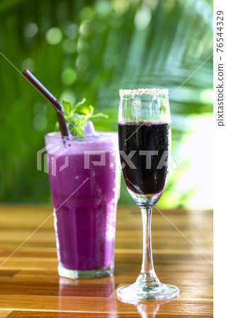 Freshly squeezed mulberry juice Freshly squeezed mulberry juice 76544329