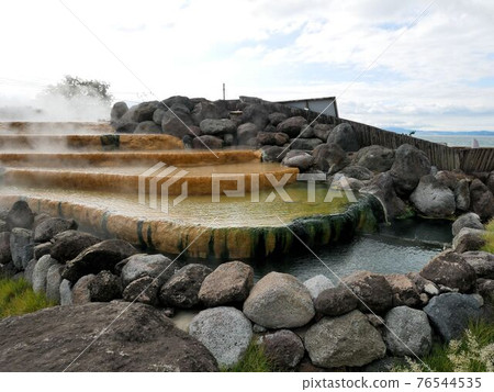 島原半島小濱溫泉，海灘上的溫泉井（長崎縣） 76544535