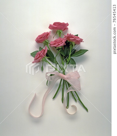 盛開的玫瑰花靜物 76545413