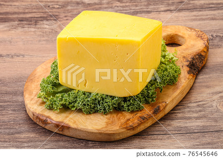 Yellow tilsiter cheese dairy product 76545646