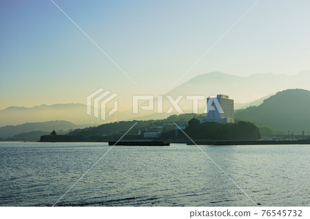 Beppu Bay in the evening from the coast near JR Bungo-Toyooka Station 76545732