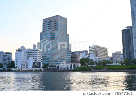 Sumida River and Toyomi Bridge in the evening Sumida River and Toyomi Bridge in the evening 76547361