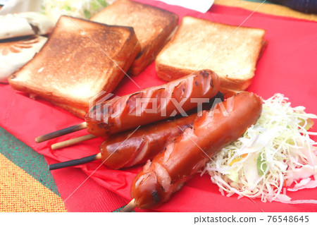 Breakfast at the camp Breakfast at the camp 76548645