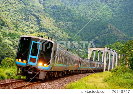 2000 series + N2000 series, limited express south wind that crosses Ananai river bridge 76548747