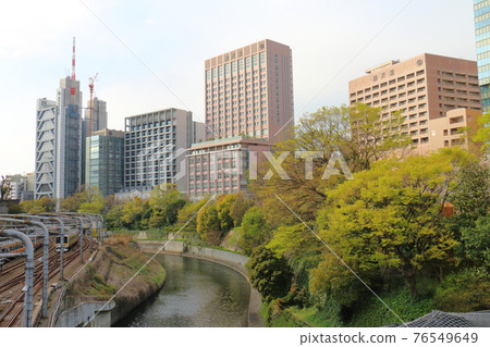 東京文京區本鄉市順天堂大學、外堀和中央線列車 東京文京區本鄉市順天堂大學、外堀和中央線列車 76549649