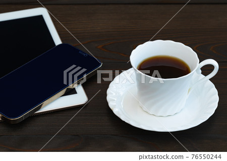 Coffee and smartphone / tablet 76550244