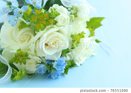 White rose flower arrangement White rose flower arrangement 76551890