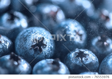 Fresh ripe blueberries with drops of dew 76553976