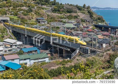 [Tokaido Shinkansen Doctor Yellow T4 formation running through the orange field] 76555690