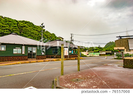 東京大島町伊豆大島三原山山頂風景 東京大島町伊豆大島三原山山頂風景 76557008