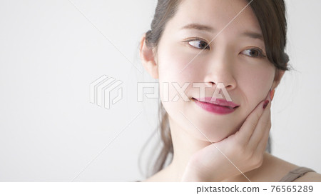 Beauty / Beauty 撫摸臉頰的女人 Beauty / Beauty 撫摸臉頰的女人 76565289