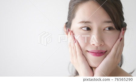 Beauty / Beauty 撫摸臉頰的女人 76565290