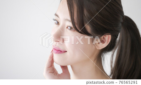 Beauty / Beauty 撫摸臉頰的女人 Beauty / Beauty 撫摸臉頰的女人 76565291