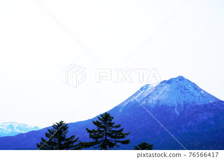從北海道春天的Sodakedai看到的Oakandake 76566417