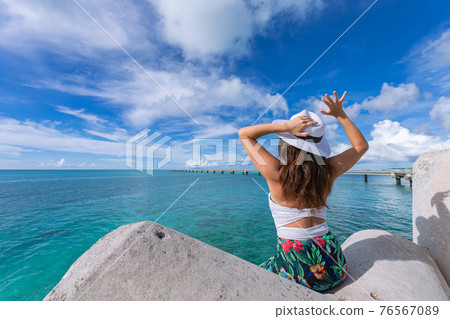 Woman waving towards the plane Woman waving towards the plane 76567089