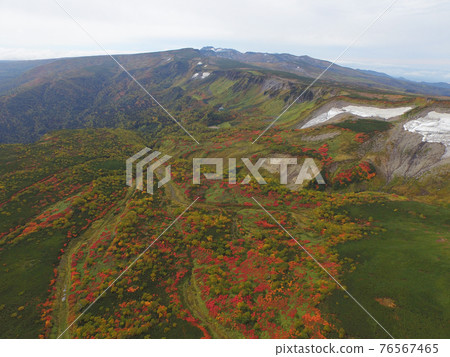 鳥瞰圖、秋葉和高根原（北海道、大雪山） 76567465